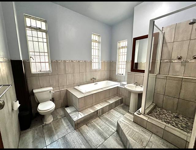 2 BEDROOM APARTMENT FOR SALE IN HOUGHTON ESTATE